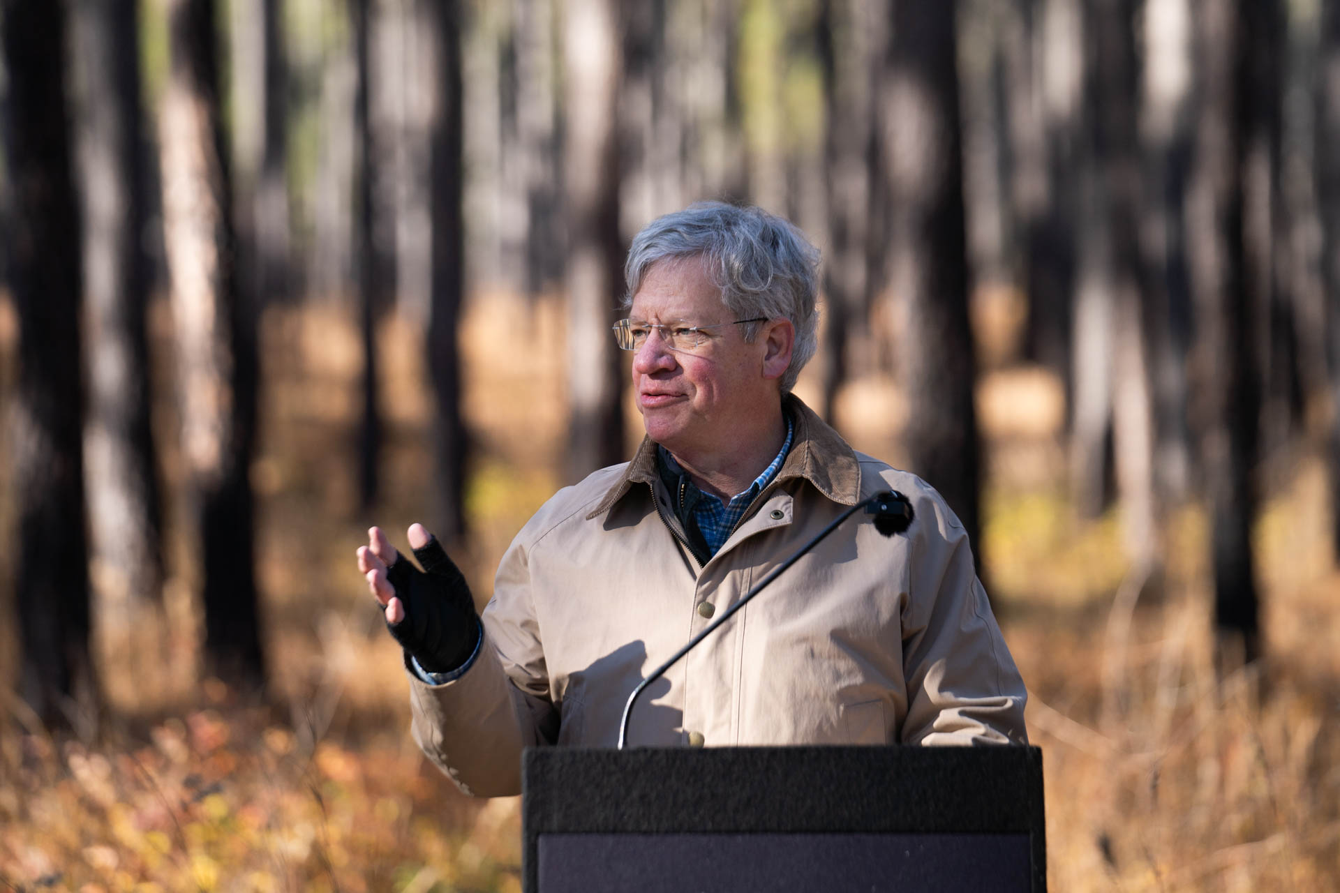 DCR 副主任汤姆·史密斯致辞。