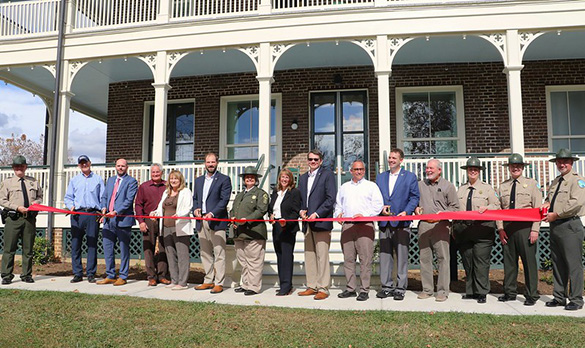 福斯特瀑布旅馆落成典礼