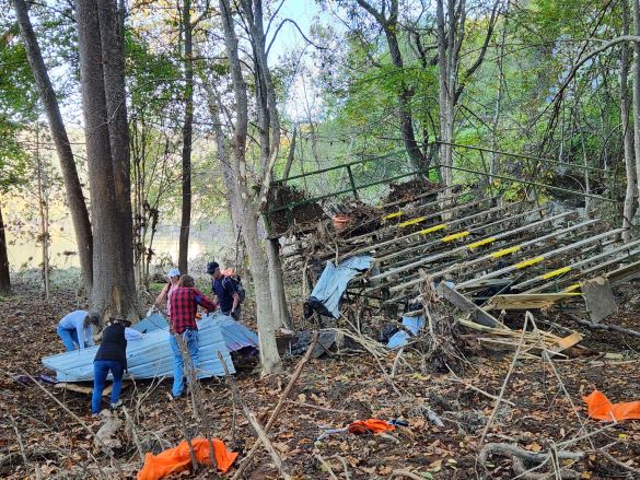 海伦飓风过后，新河步道的清理工作。