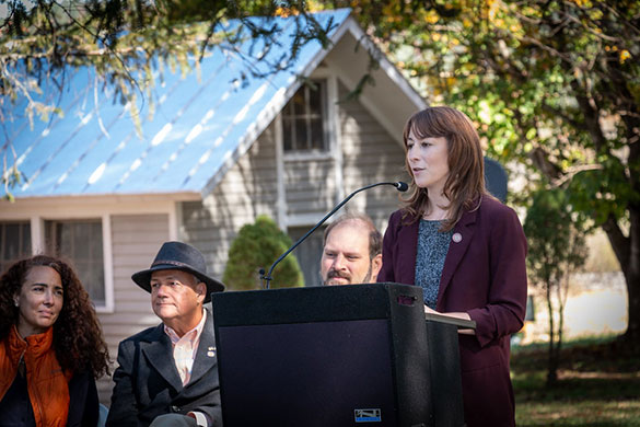 自然与历史资源部部长 Stefanie Taillon