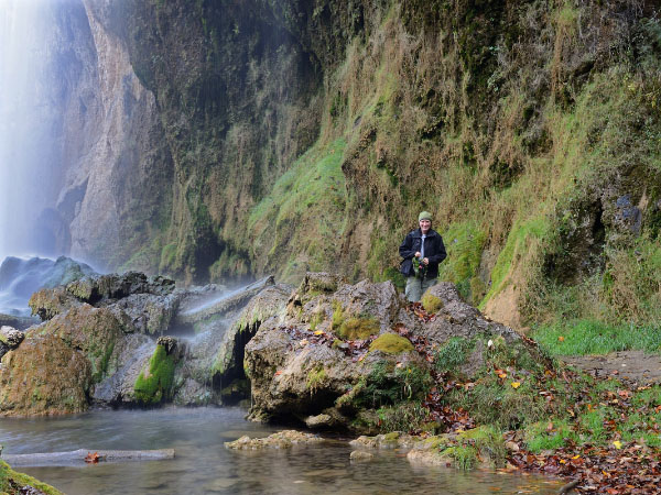喷雾悬崖的照片