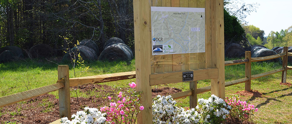 梅奥河州立公园的步道标志