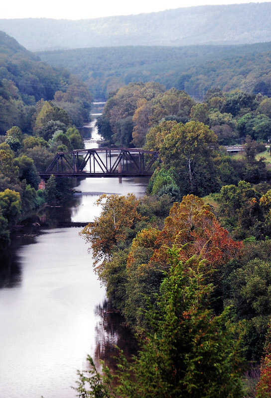 从詹姆斯河州立公园俯瞰泰伊河 从詹姆斯河州立公园俯瞰泰伊河