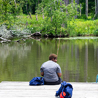 在波卡洪塔斯州立公园钓鱼